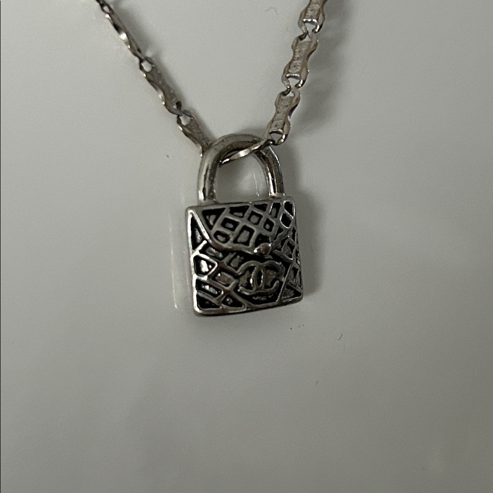 CC Quilted HandBag Silver Pendant - Picture 6 of 8